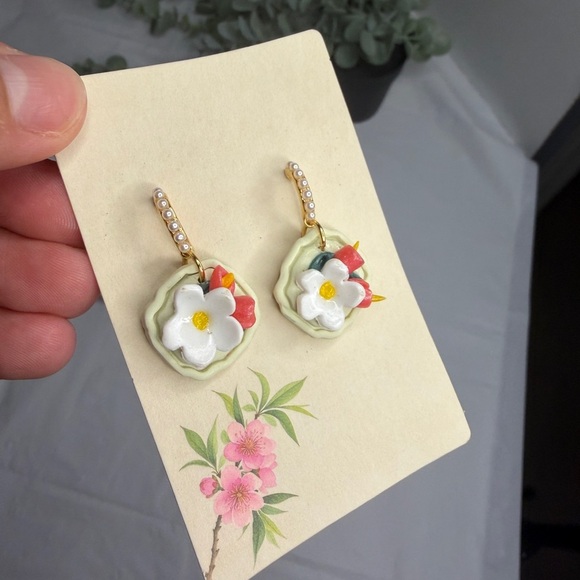 Handcrafted floral Earrings - Picture 4 of 5